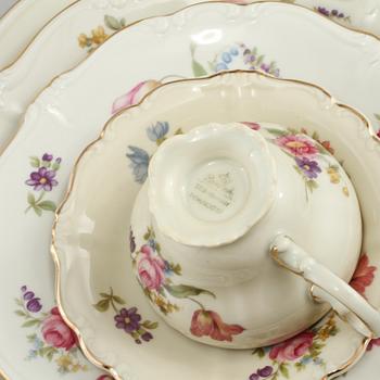 SERVISDELAR, 65 st, porslin, "Pompadour", Rosenthal, 1900-talets andra hälft.