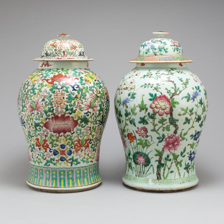 Two large famille rose vases with covers, Qing dynasty, circa 1900.