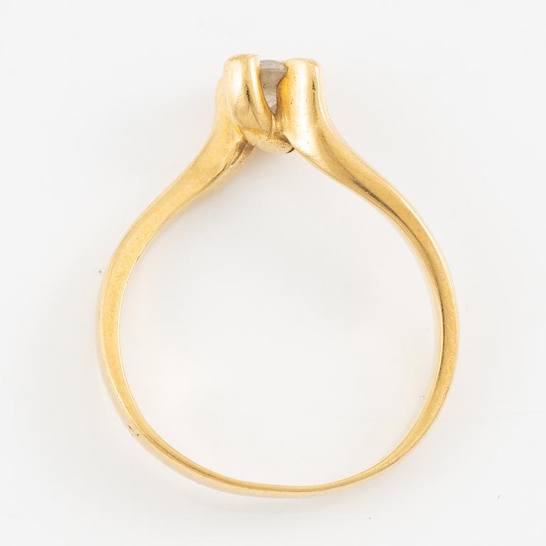 Ring, 18K guld med briljantslipad diamant.