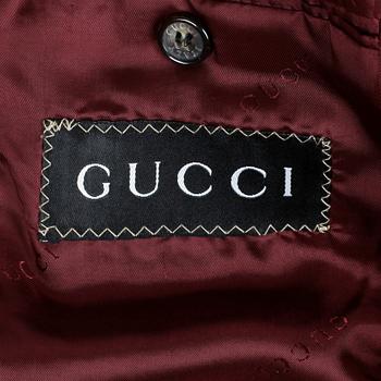GUCCI, a burgundy velvet men's dinner jacket and pants, size 50.