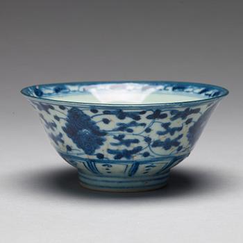 Two blue and white bowls, Qing dynasty, 19th century.