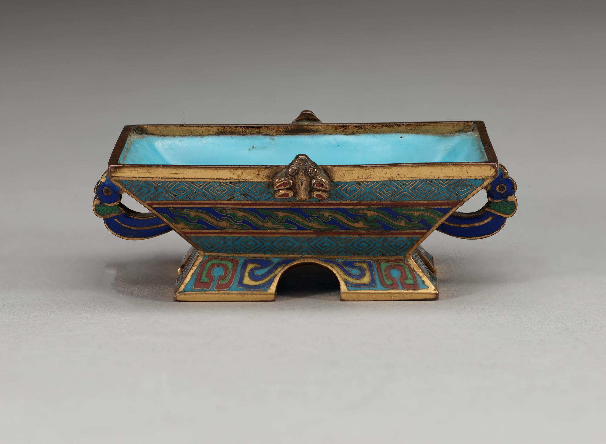 A Cloisonné brush washer pot, Qing dynasty, 19th Century.