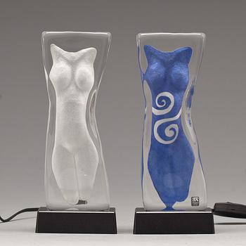 SKULPTURER, 2 st, glas, Erika Höglund, Målerås. 1900/2000-tal.