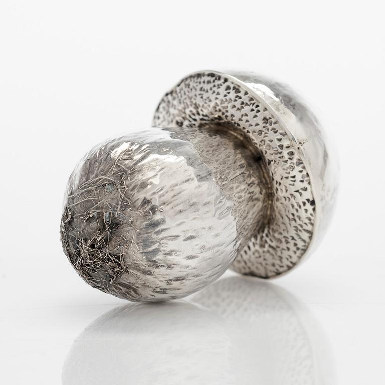 A sterling silver mushroom figurine, maker's mark of Mario Buccellati, Milano, after year 1968.