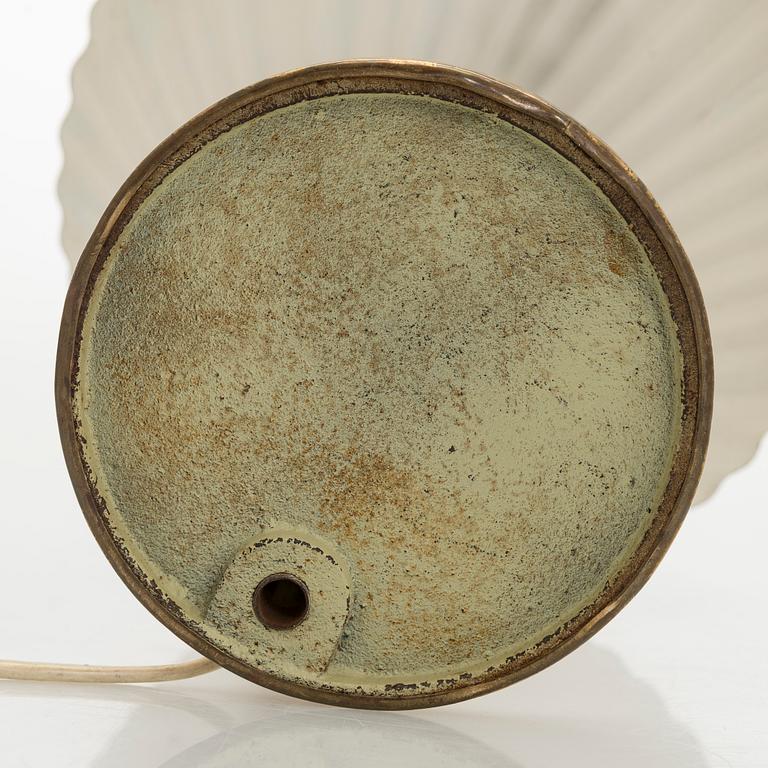 Paavo Tynell, a 1940s '5321' 'The Shell' table lamp for Taito.