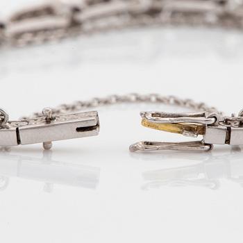 A platinum bracelet set with old- and eight-cut diamonds with a total weight of ca 1.50 cts.