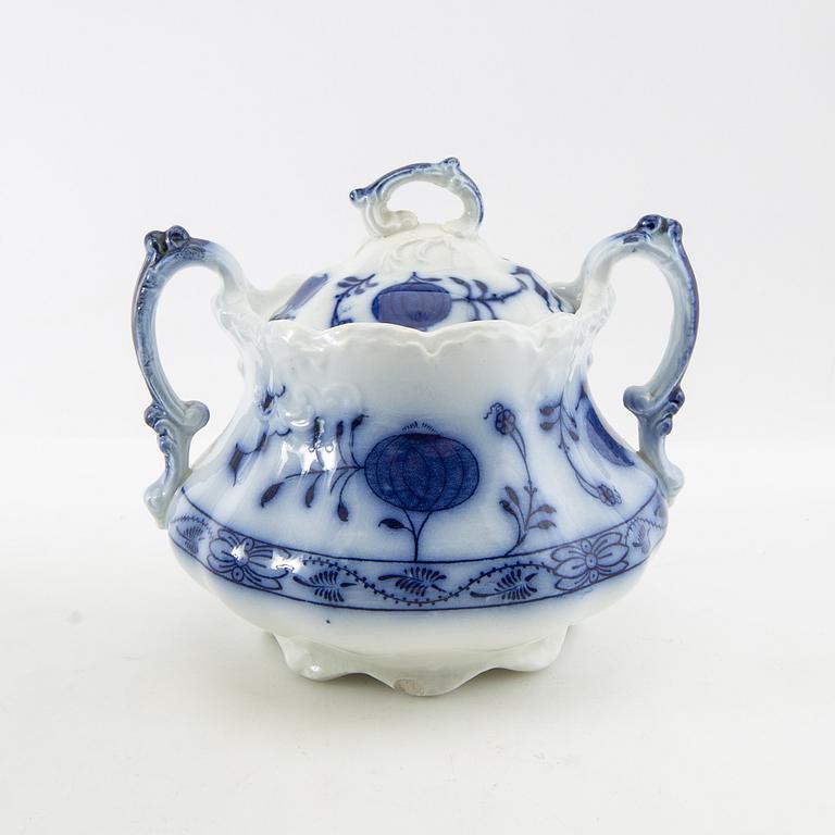 Dinner service, 97 pieces, Johnson Bros, "Holland", England, early 20th century.