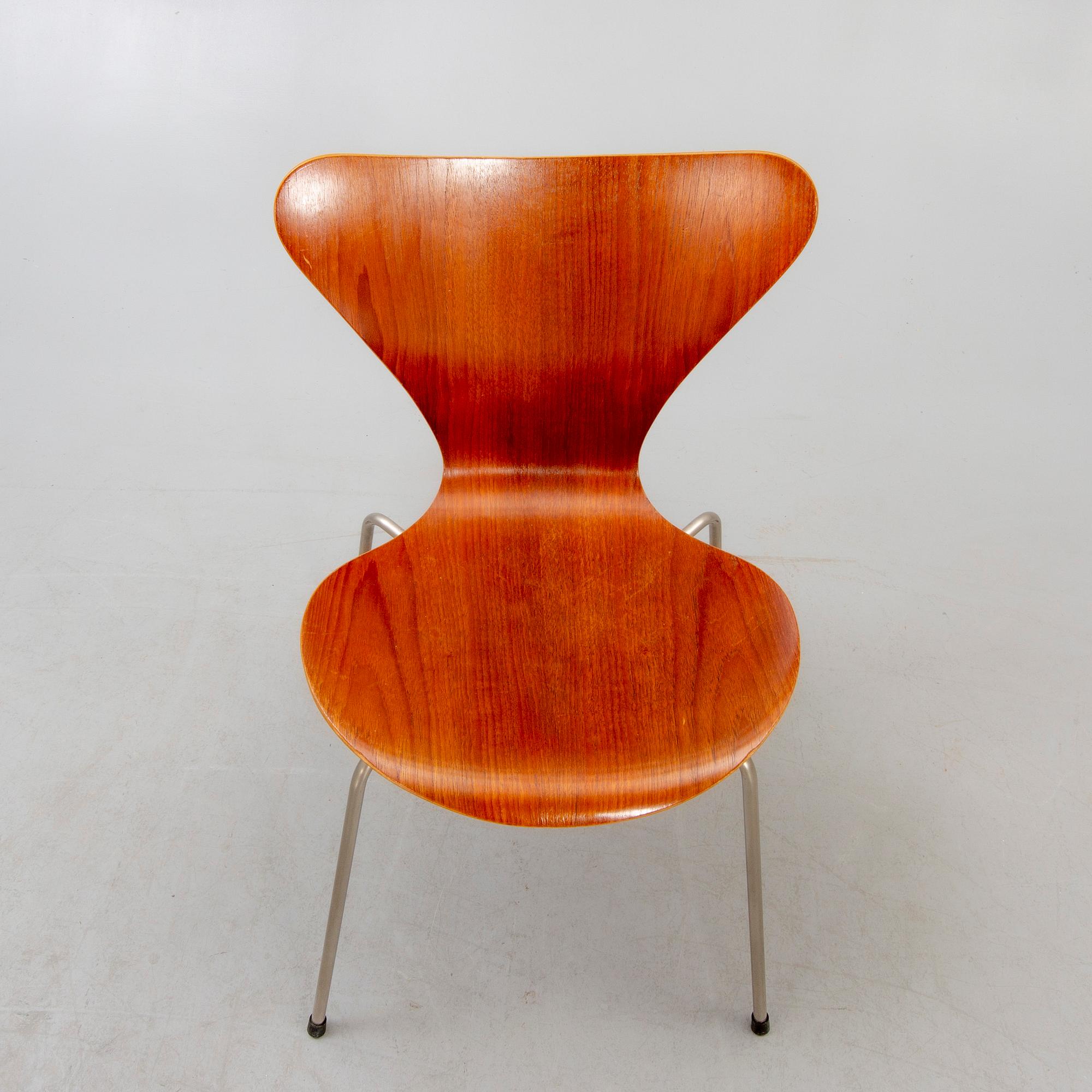 Arne Jacobsen, stolar 8 st "Sjuan" för Fritz Hansen Danmark 1900-talets andra hälft.