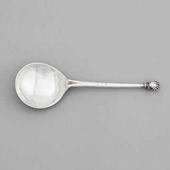 921. A Norwegian 17th century silver spoon, mark of Oluf Jorgensen (Bergen 1650-1700).