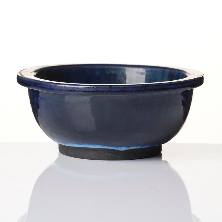 Wilhelm Kåge, a set of two early Farsta stoneware bowls, Gustavsberg 1933 and 1936.