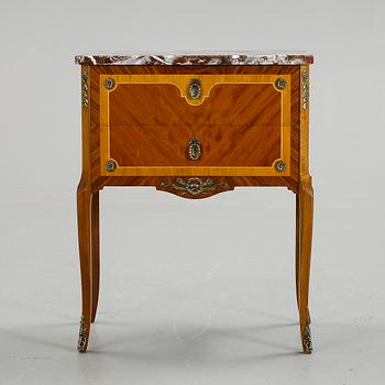 BYRÅ, Louis XVI-stil, omkring 1900-talets mitt.