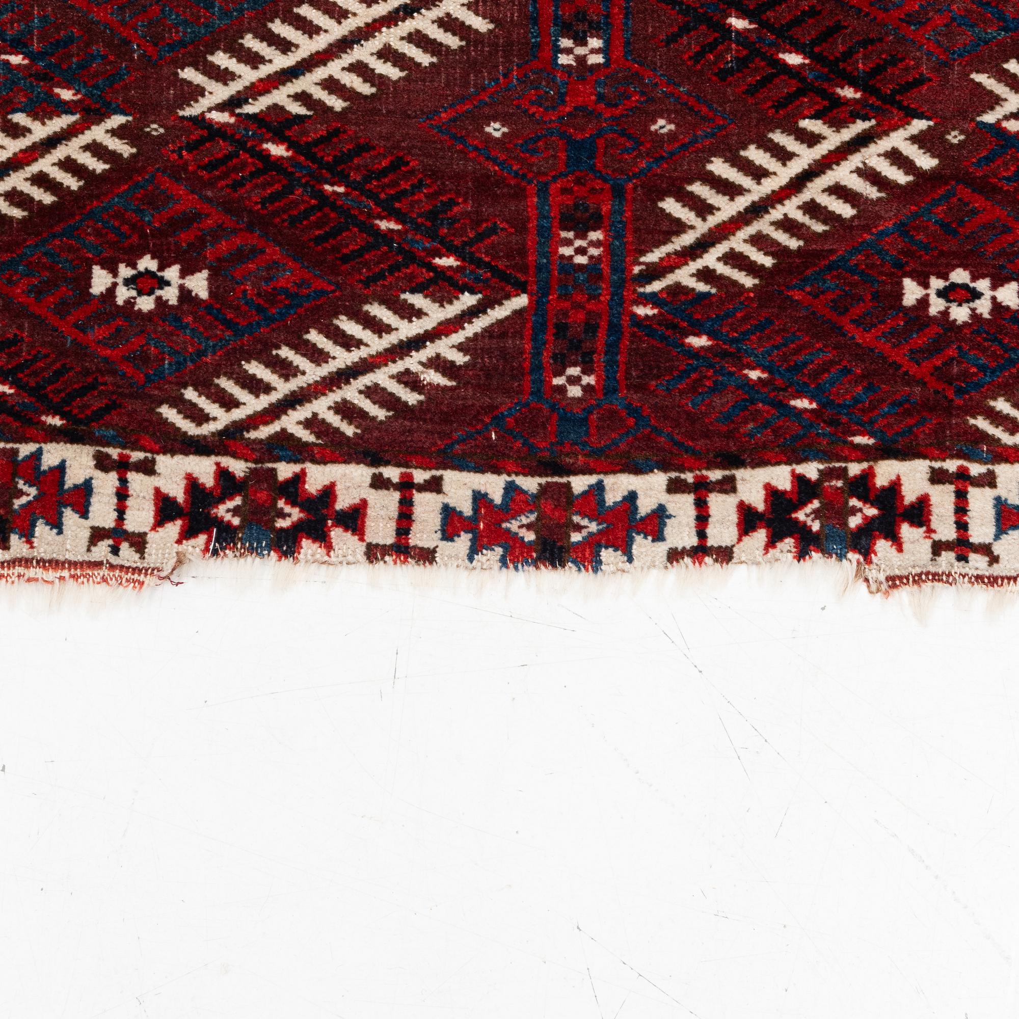 A Turkmen carpet, c. 293 x 210 cm.