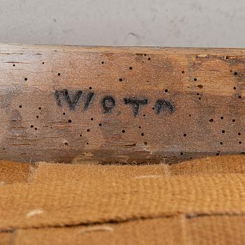 Karmstolar, 2+1 st, sengustavianska, omkring år 1800.