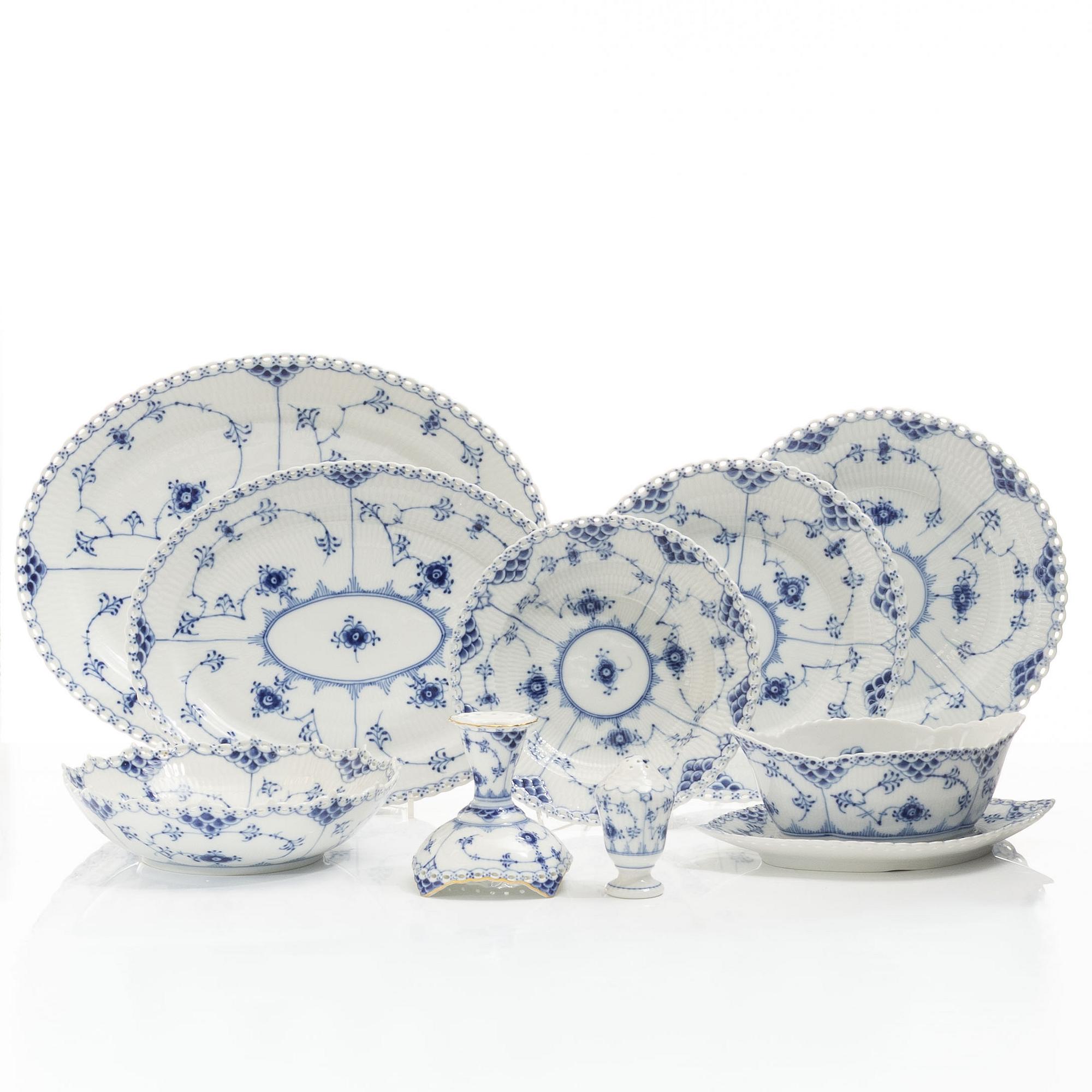 Dinner service, 45 pieces, porcelain, "Blue Fluted", Royal Copenhagen, Denmark.
