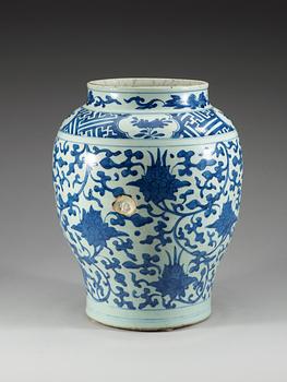 A blue and white jar, Ming dynasty, Wanli (1573-1620).