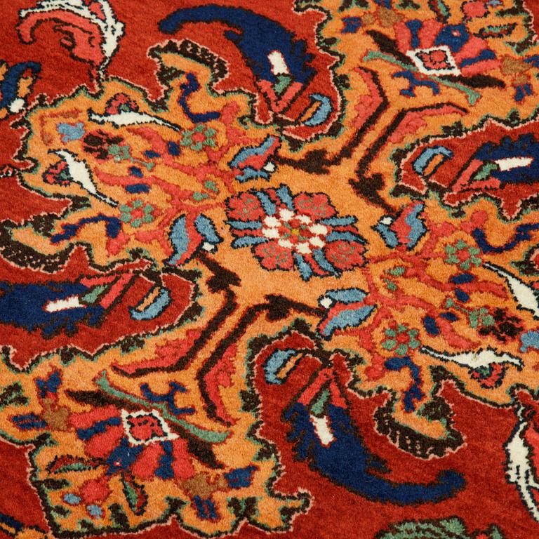 A rug, semi-antique Hamadan, ca 140 x 110 cm.