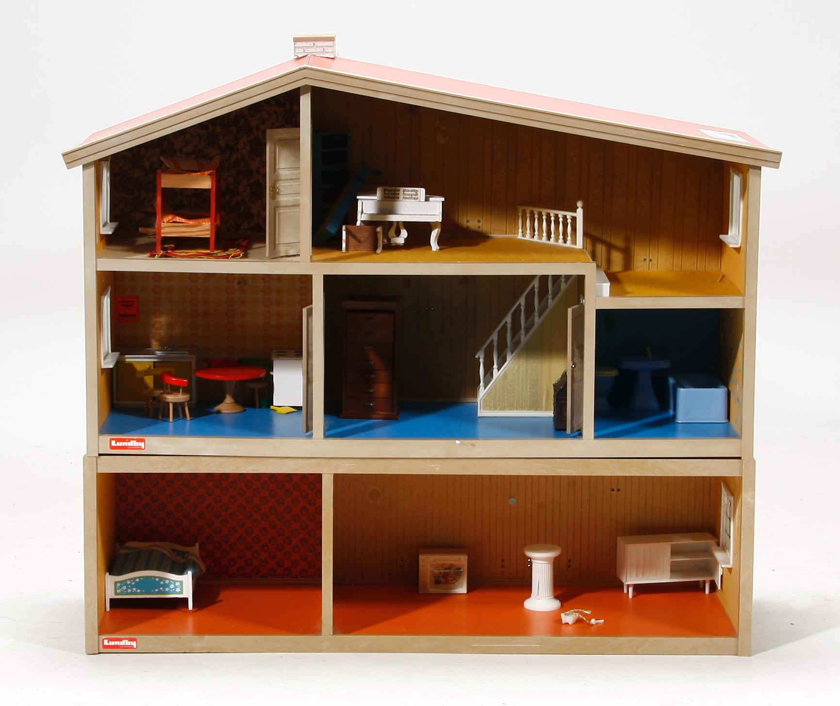 DOCKSKÅP MED CA 20 MÖBLER, Lundby sent 1960-tal.