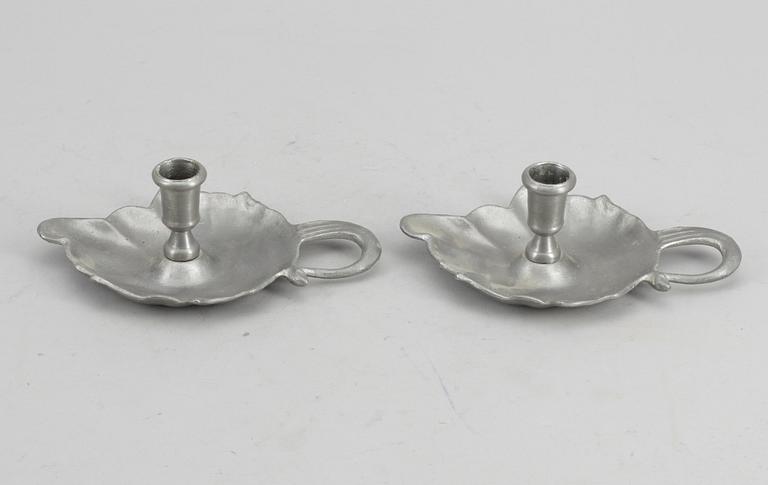 NATTLJUSSTAKAR, ett par, tenn, rokokostil, 1800/1900-tal.