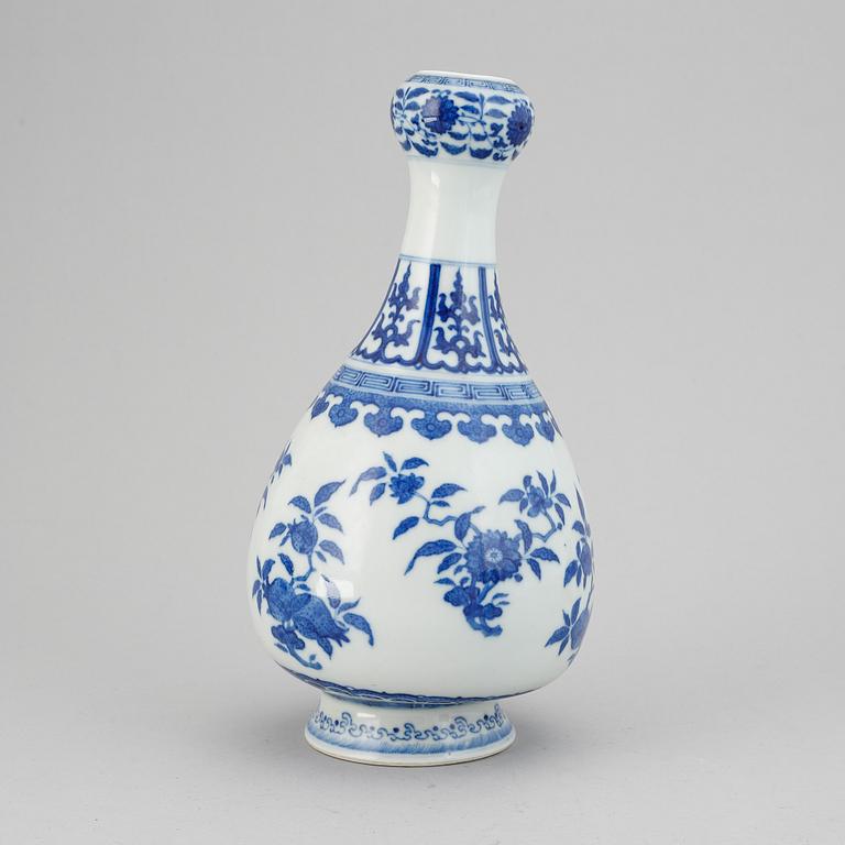 A Chinese blue and white 'Garlic-head' vase, Republic, with a Qianlong seal mark.