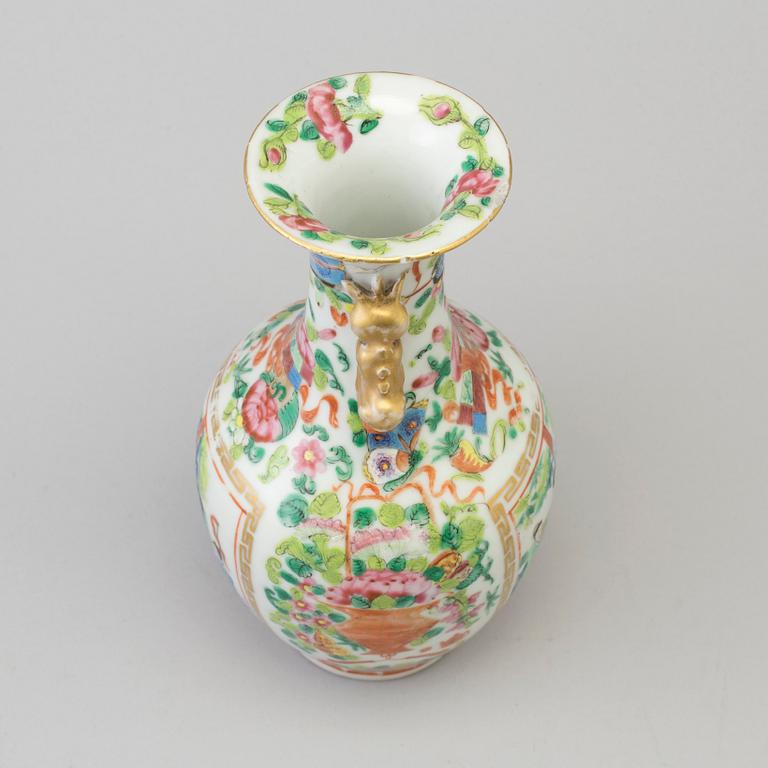 A circa 1900 Chinese porceline vase.