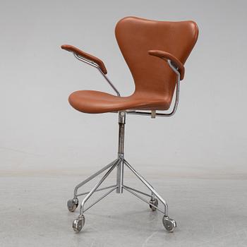 Arne Jacobsen, skrivbordsstol, "Sjuan", formgiven 1955.