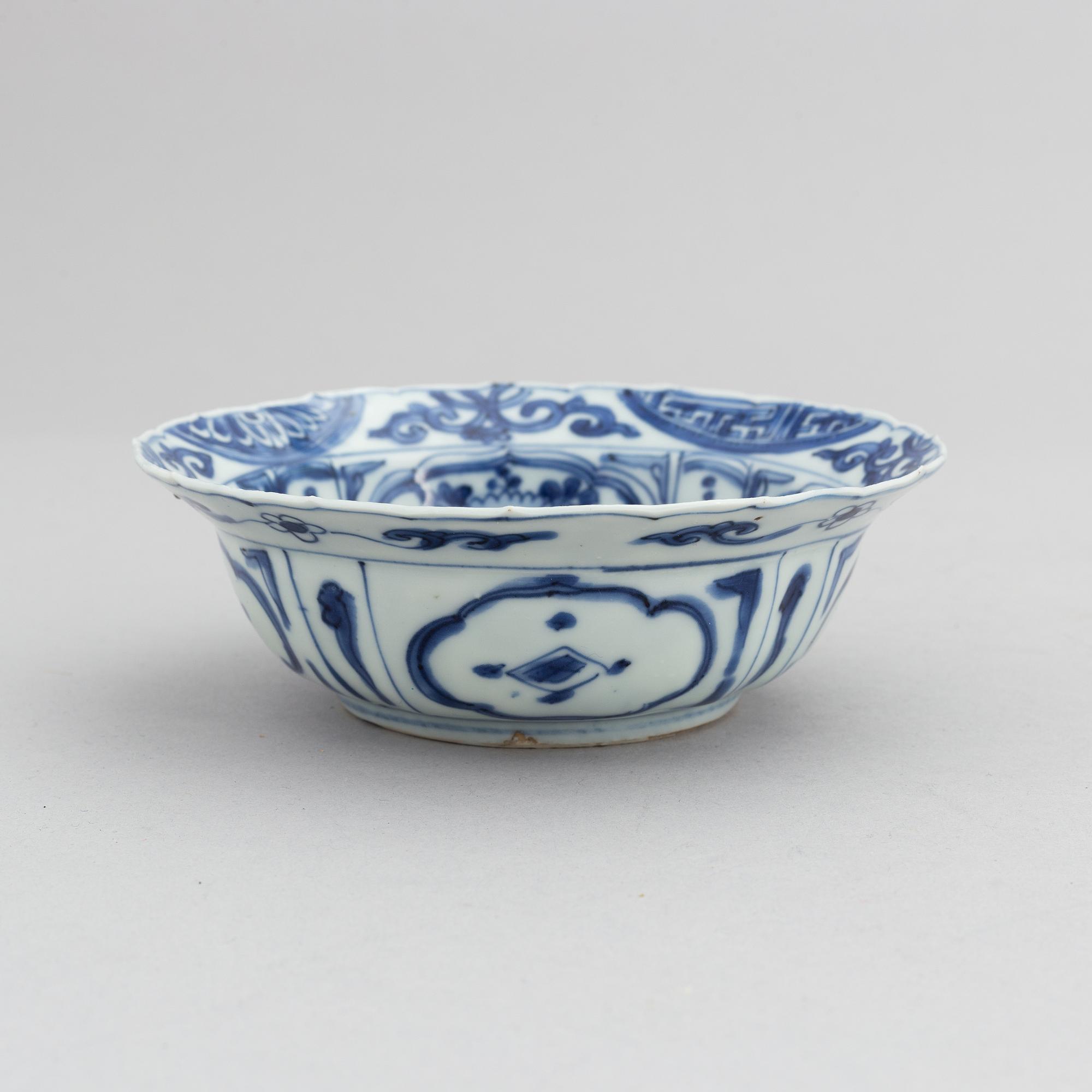 A Chinese blue and white "Kraak" bowl, Ming dynasty (1368-1644).
