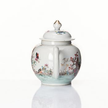 A famille rose armorial tea pot with cover, Qing dynasty, Qianlong (1736-95).