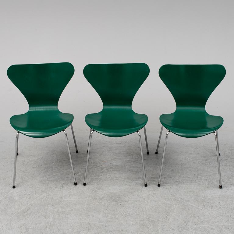 ARNE JACOBSEN, three 'Series 7' chairs from Fritz Hansen, Denmark, 1979.