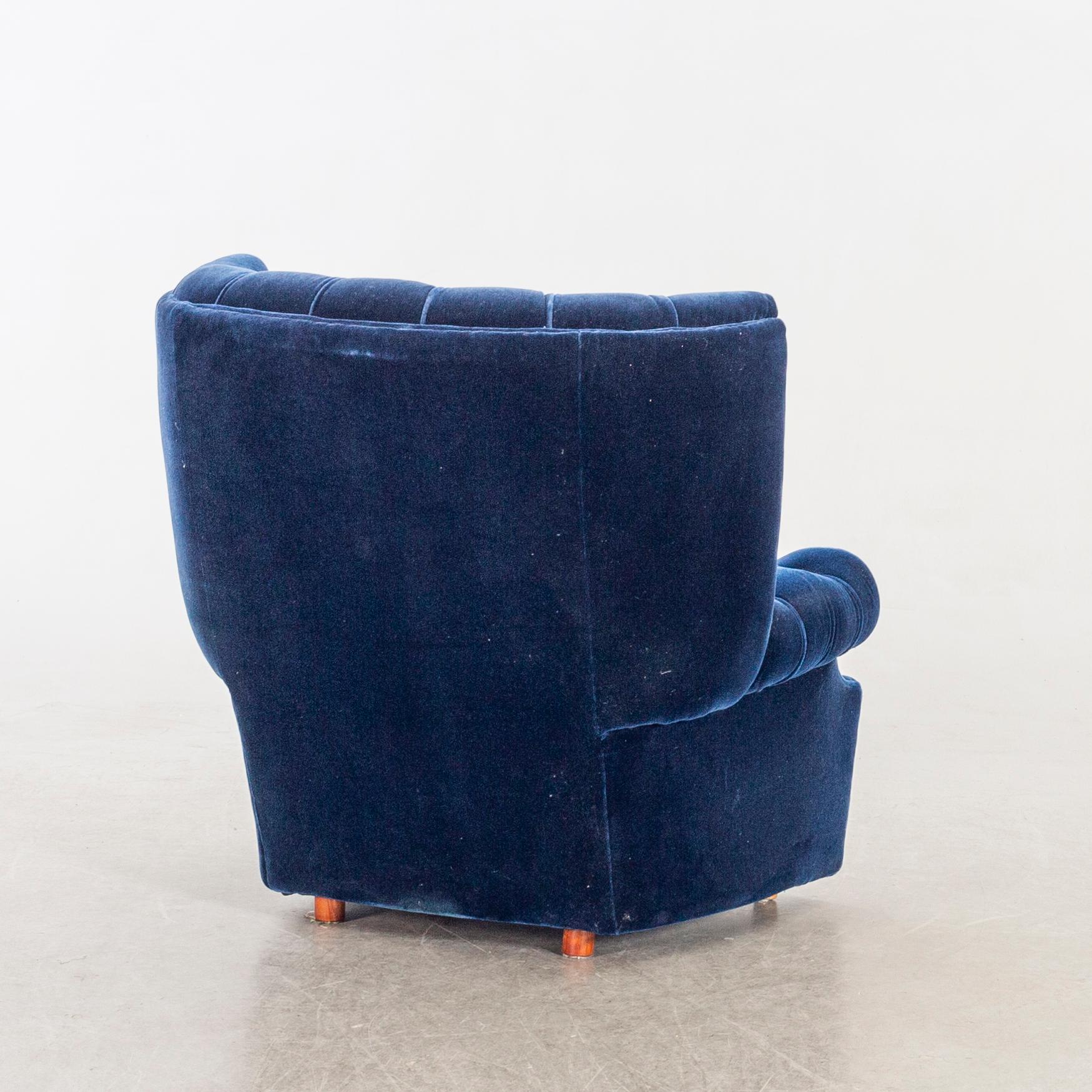 An Wade Upholstry Long Eaton sofa and Armchair, 1970/80:s Enland.