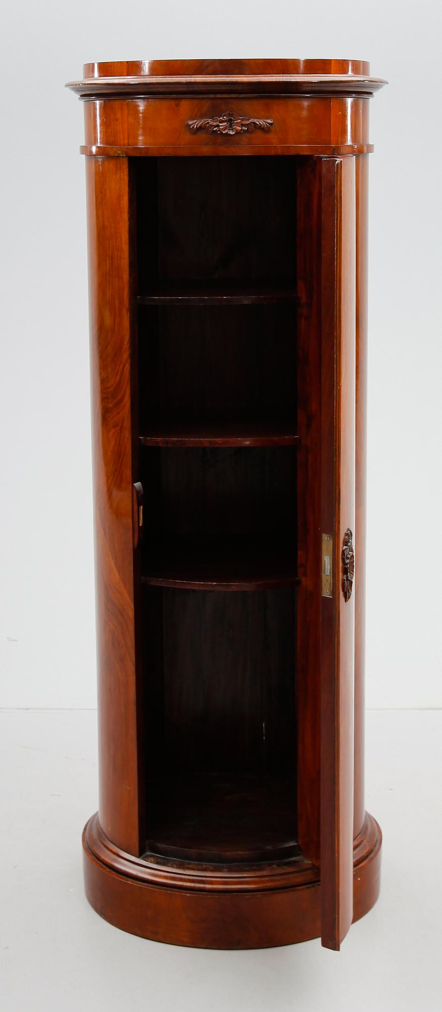 KOLONNSKÅP, senempire, 1800-talets mitt.