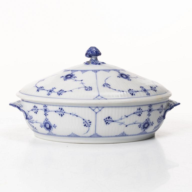 Royal Copenhagen, terriner 2 st, "Musselmalet", riflet, Danmark, 1890-1922.