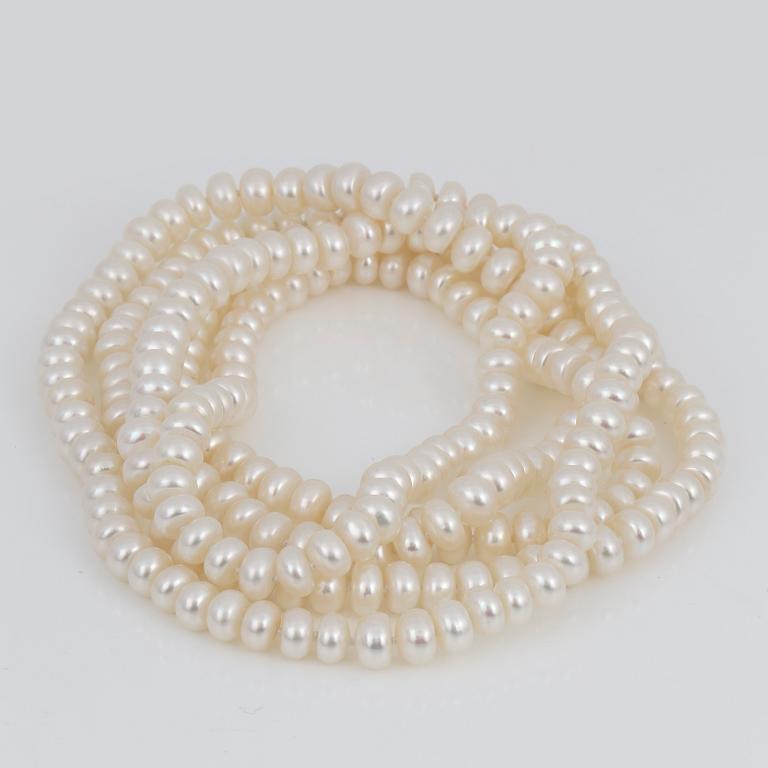 COLLIER samt ÖRHÄNGEN, ett par, silver, med odlade vita pärlor.