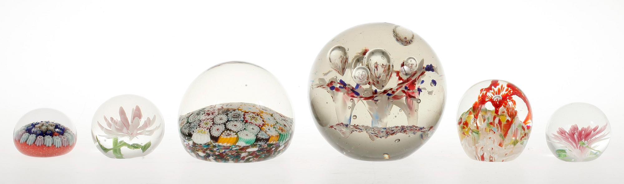BREVPRESSAR, 6 st, glas, bla etikettmärkt Giacobbe Murano, 1900-tal.