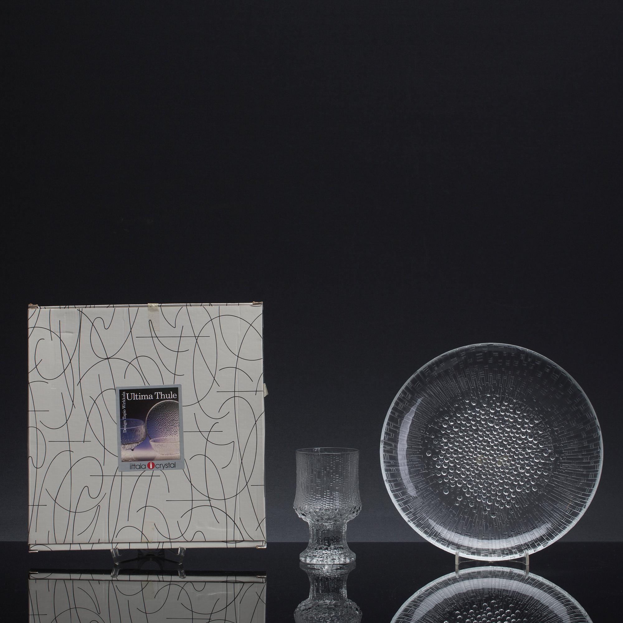 TAPIO WIRKKALA,  glas samt tallrikar, 12+12 st "Ultima Thule", Iittala. Formgiven 1968.