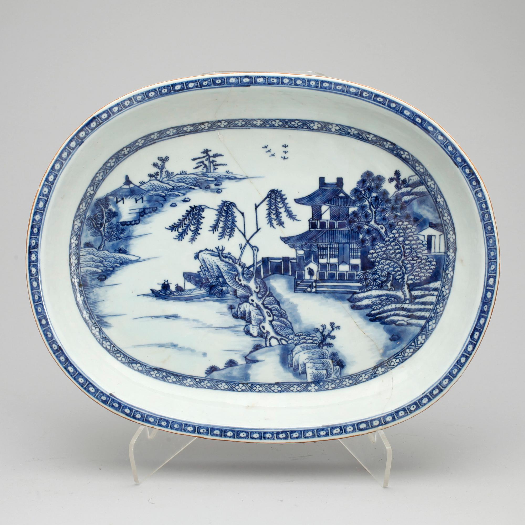 STEKFAT,  2 st, porslin, Kina, Qingdynastin, Qinalong, 1700-tal.