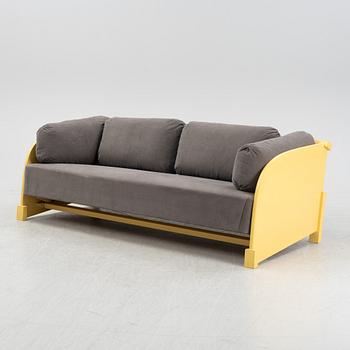 Torbjörn Ahlström, a sofa.