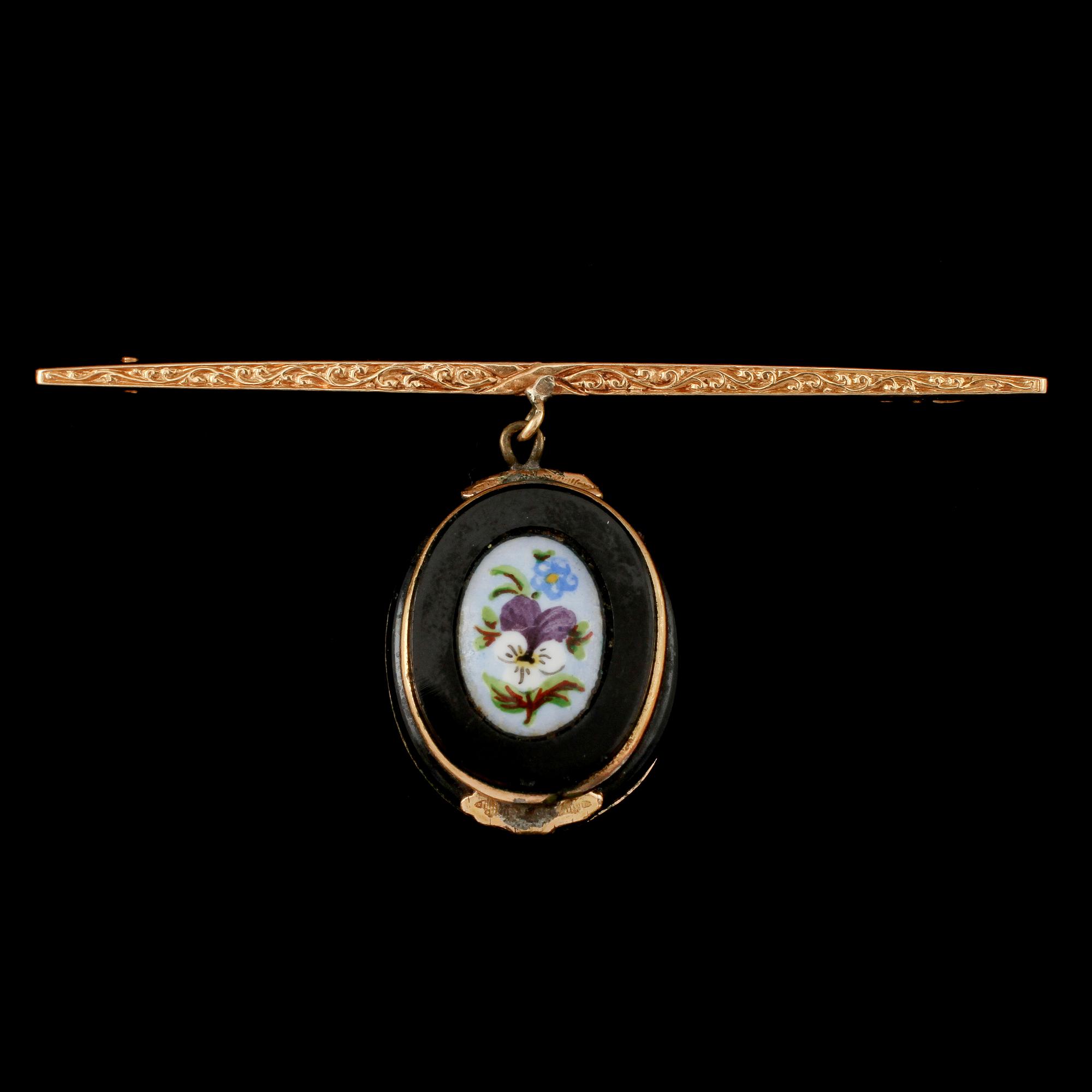 BROSCHNÅL och RING, 18k guld med emalj, 1900-talets första hälft. Vikt 10 g.