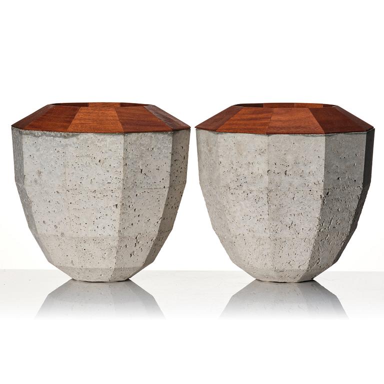 Tom Mårtenson, & Perranch Concrete Design, a pair of garden urns, 1980s.