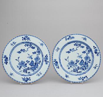 A pair of blue and white serving dishes, Qing dynasty, Qianlong (1736-95).