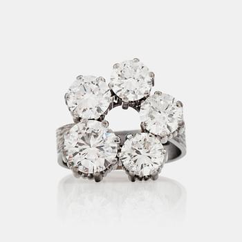 1261. RING med 5 st diamanter med modern samt äldre slipningar totalt 6.50 ct. Kvalitet ca G-H/VVS-VS.