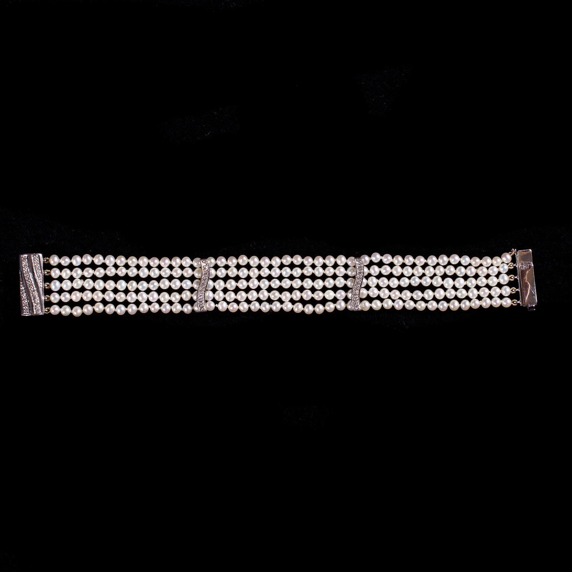 PÄRLARMBAND, femradigt, lås i 14K vitguld med diamanter.