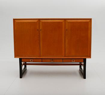 SIDEBOARD, 1900-talets mitt.