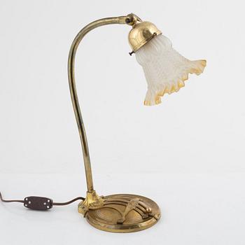 An Art Nouveau table lamp, early 20th Century.