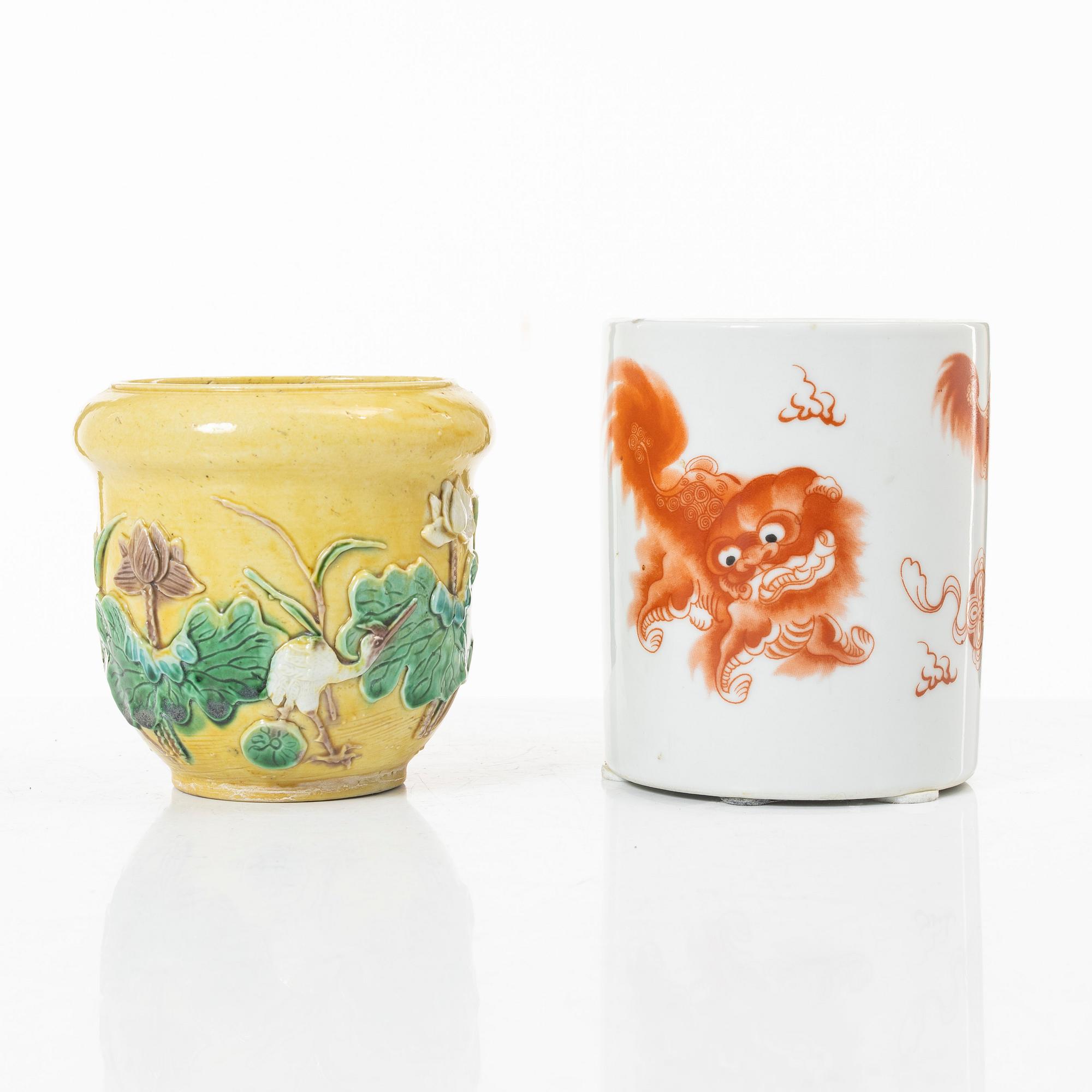 A group lot of Chinese porcelain, late Qing dynasty/early 20th century.