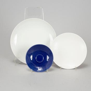 Thirty pcs of 'Blå eld' dinner service by Hertha Bengtsson.