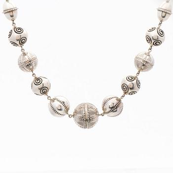 KAULAKORU, "Halikon kääty", hopeaa. Kalevala Koru.