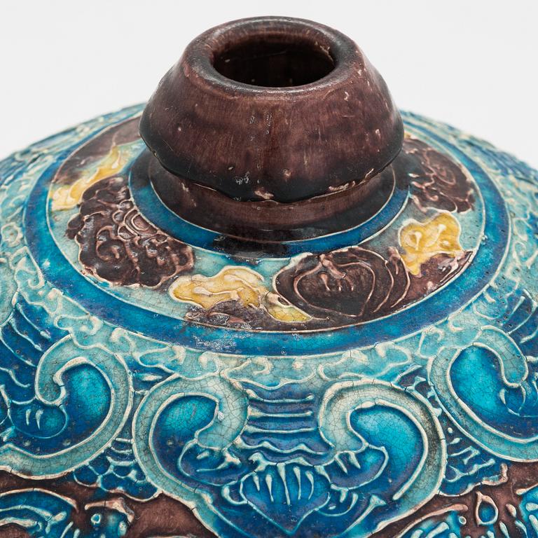 A ceramic vase, China 20th century.