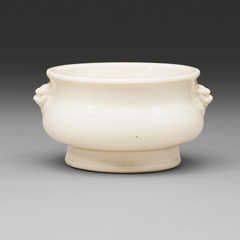 A Blanc de Chine censer, Qing dynasty, Kangxi (1662-1722).