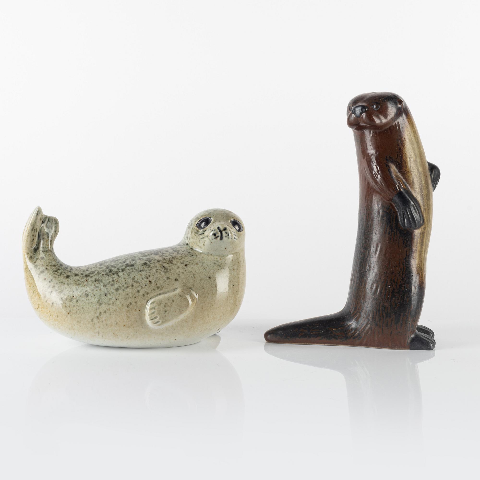 Lisa Larson, figuriner, 2 st, för NK, Nordiska Kompaniet i samarbete med WWF, Gustavsberg.