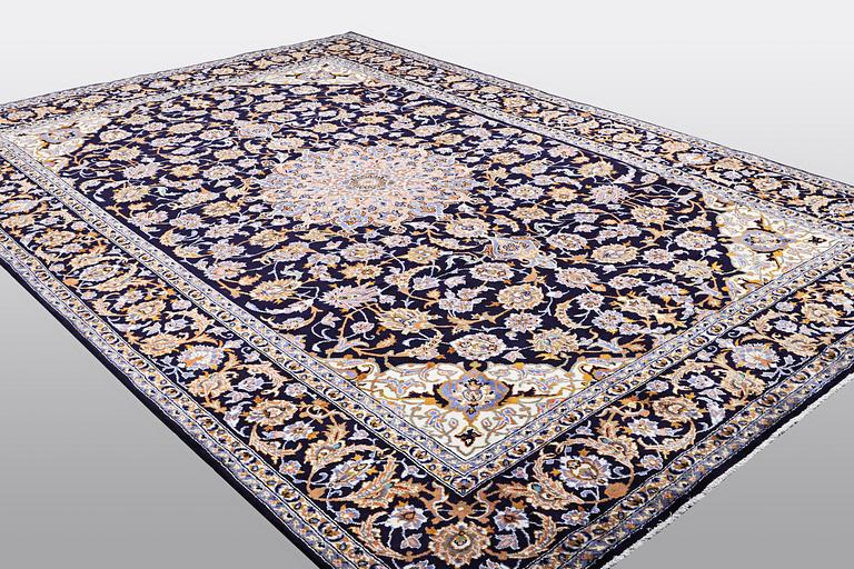 A carpet, Kashan, ca 411 x 284 cm.